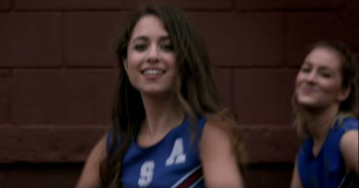 had to pause and check whether this cheerleader extra was riley reid