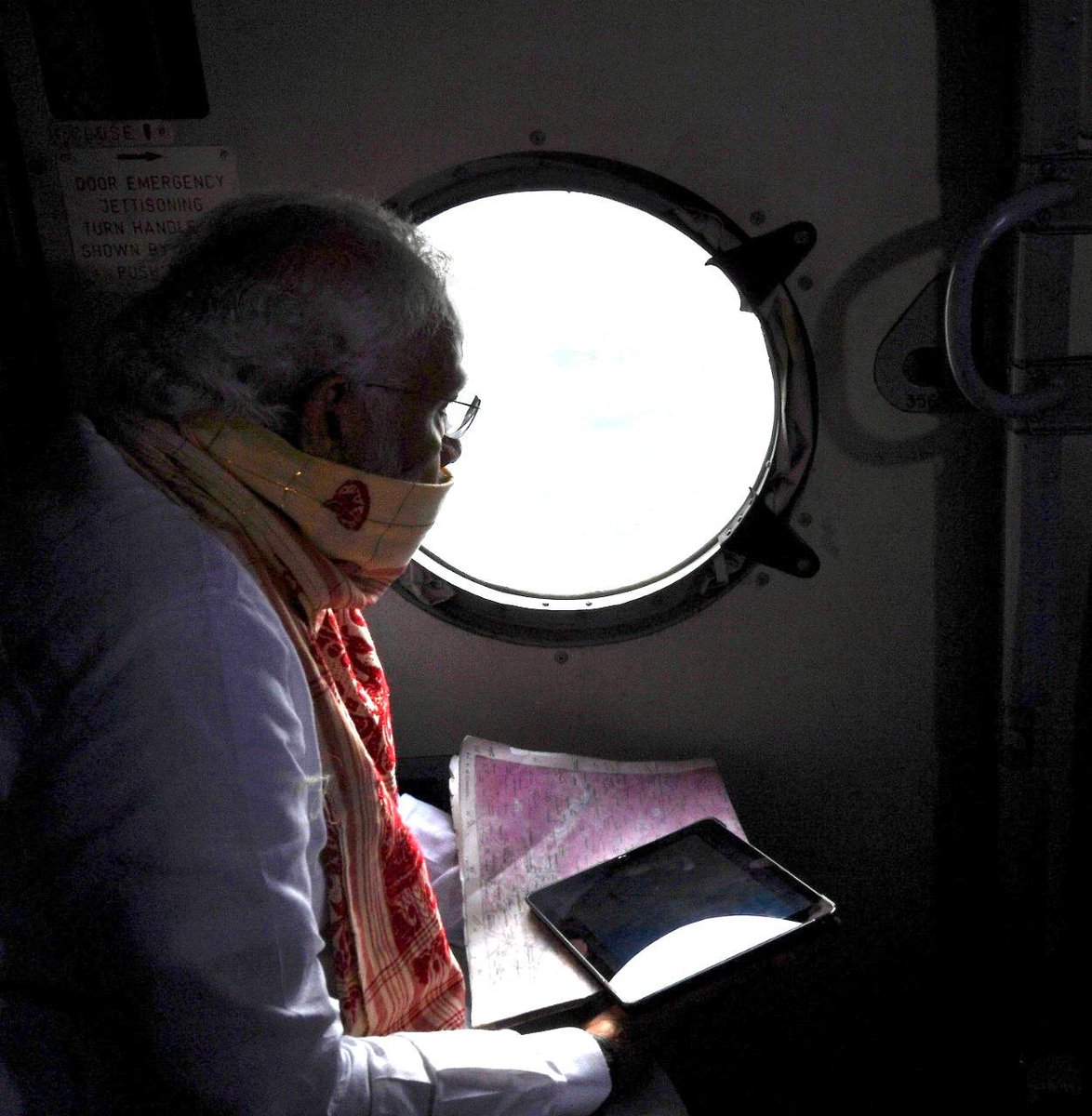 nitishkpathak's tweet photo. प्रधानमंत्री नरेन्द्र मोदी ने ओडिशा में अम्‍फान से प्रभावित क्षेत्रों का हवाई सर्वेक्षण किया एवं उससे हुए नुक़सान की समीक्षा बैठक की। केन्द्र सरकार ने ओडिशा के लिए 500 करोड़ रुपये के राहत पैकेज का ऐलान किया है।

#PM #PMModi #Narendramodi #Amfan #Amphan #Cyclone #Odhisa https://t.co/eexh3km3Z6