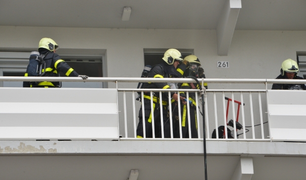 Brandweer rukt uit voor keukenbrand in flatgebouw aan Tuinzigtlaan -..
