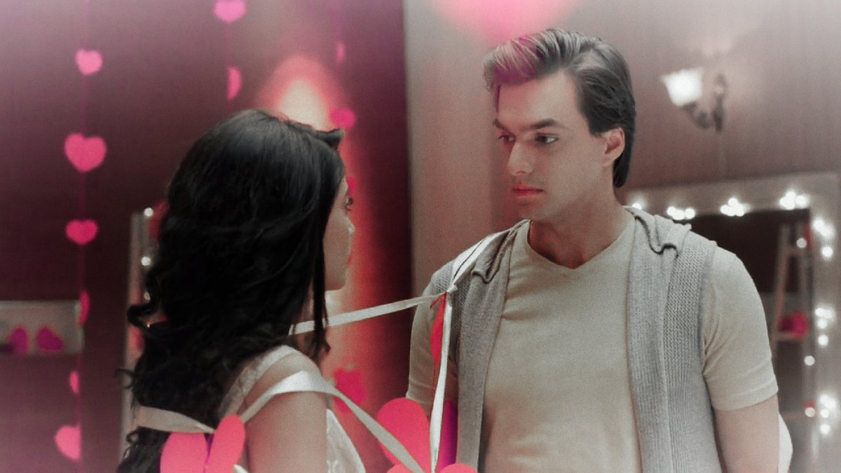 the way he really wants to wish her :((( #Kaira  #MohsinKhan  #ShivangiJoshi