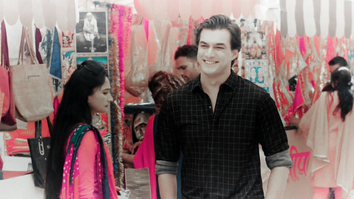 yeh jo 440w ki smile aati hai naa naira ko dekh ke ... haaayeee  #Kaira  #MohsinKhan  #ShivangiJoshi