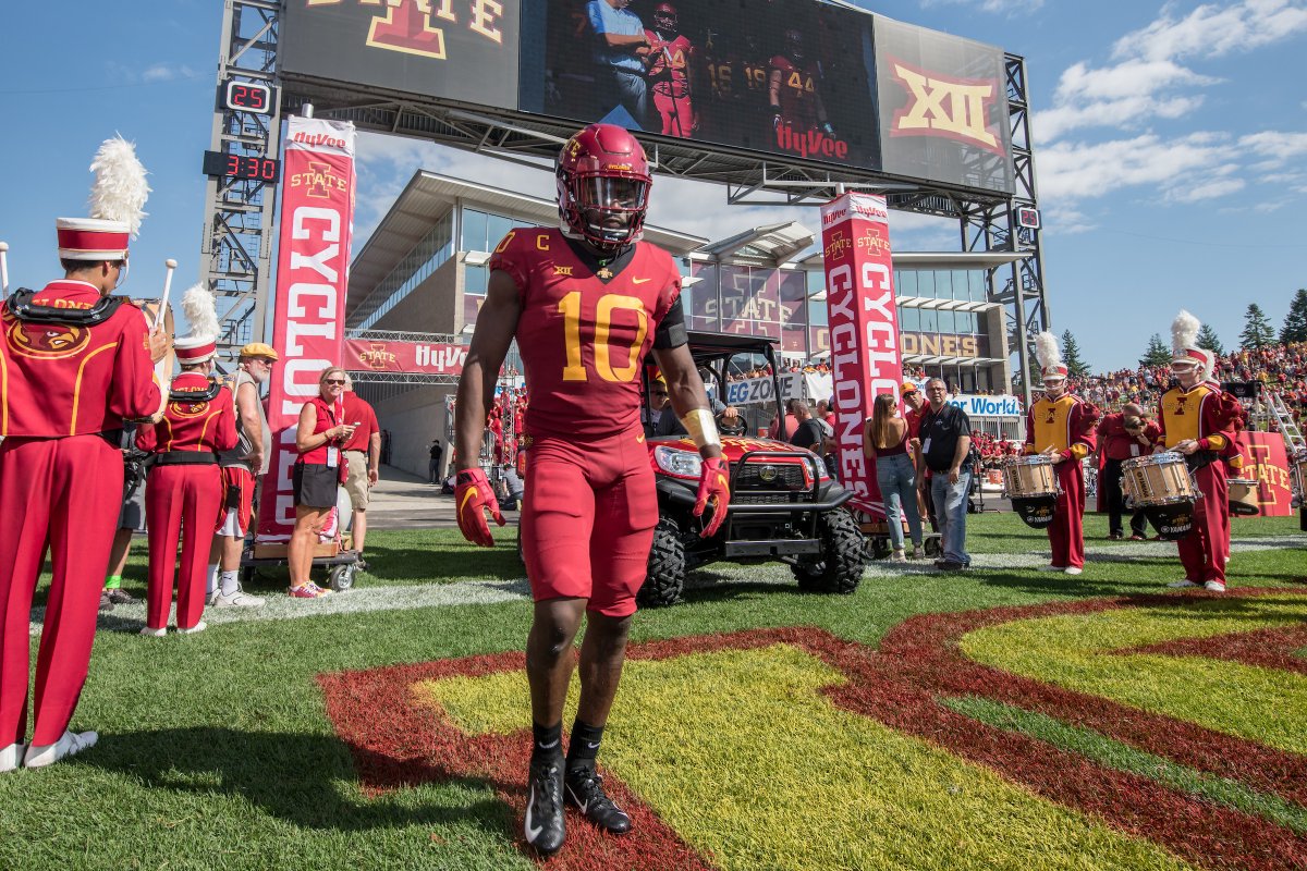 ICYMI: Brian Peavy, <a href="/CycloneFB/">Iowa State Football</a> '18 letterwinner, continues to find ways to give back to the Ames community! Check out how <a href="/PeavyFBaby/">Brian Peavy</a> is helping others during this unique and challenging time in the article below.

🔗 ow.ly/Qn4y50zKvBR

#CyclonesServe
#FeatureFriday