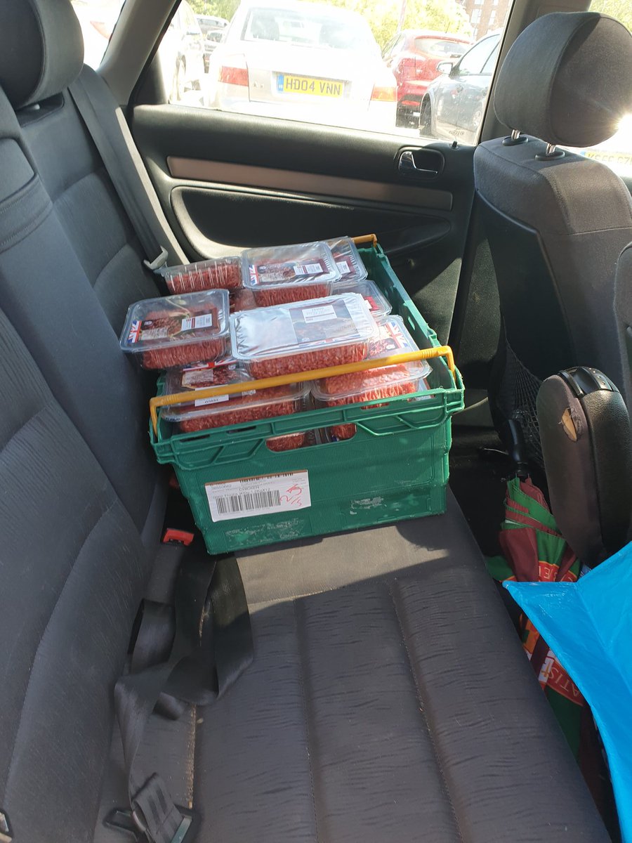oldwimbledonian's tweet photo. What a fantastic donation. 30kg of mince &amp; 30kg of chicken from @Tesco New Malden to our #DoingaBit project with the  @DonsLocalAction. All safely in the fridge now.🙏💯🌈 https://t.co/2iQ09R0wEz