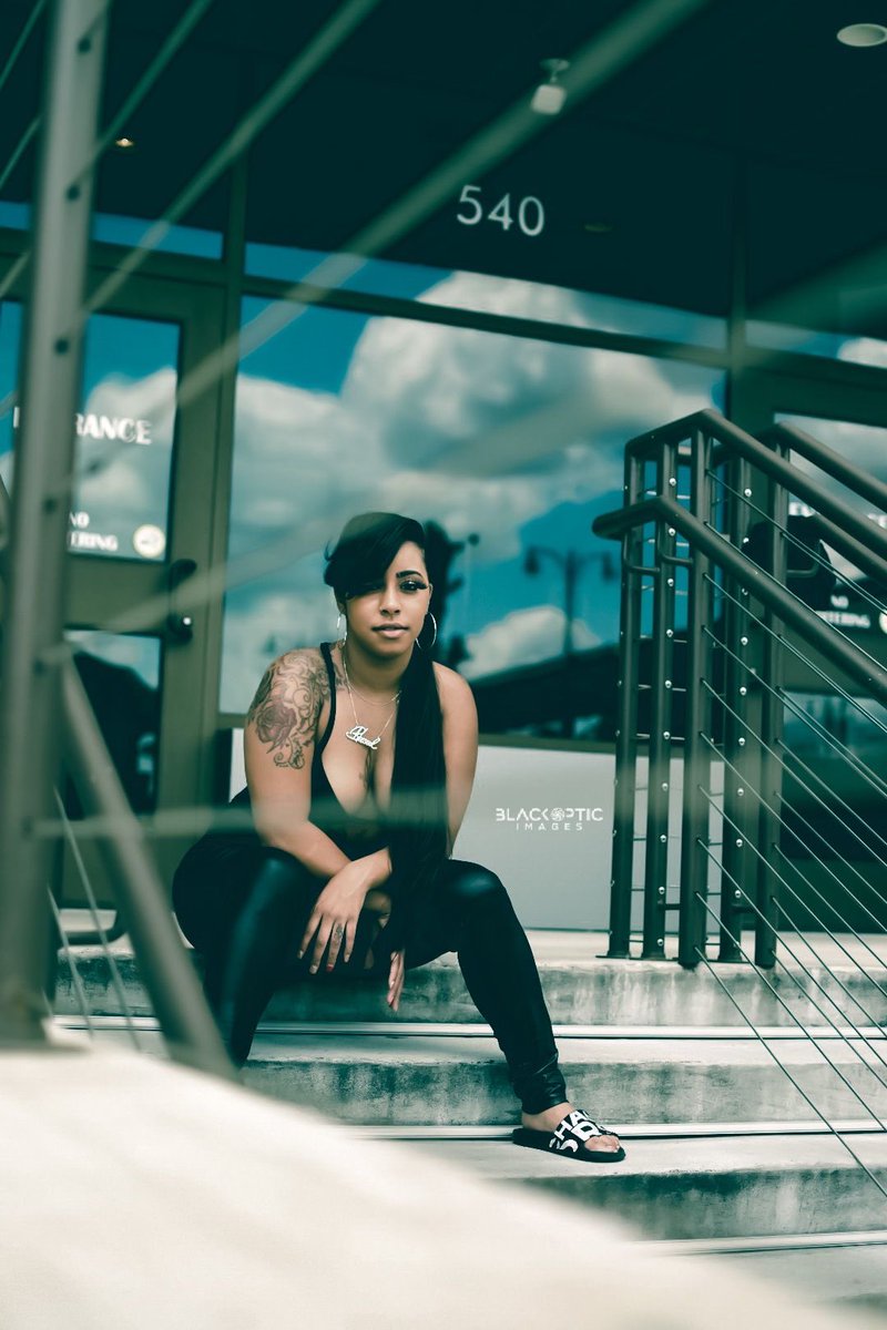 CLetmetouchit's tweet photo. Don't ever fuckin' play with me
Y'all niggas know, y'all bitches know I'm the fucking queen
You ho bitches know, you dirty bum bitches know (grrr)

YIKES 
Photoshoot By: @black optic images &amp; @youngheartattack_ 
#photoshoot #memphis #bealestreet #chinaredpromotions https://t.co/3CumoxHBmV