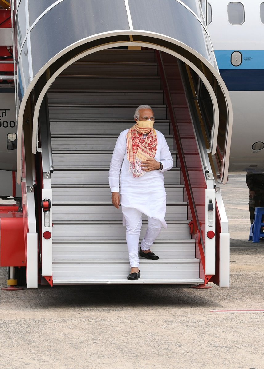 narendramodi177's tweet image. We Love You Modi Ji #DeshModiKeSath