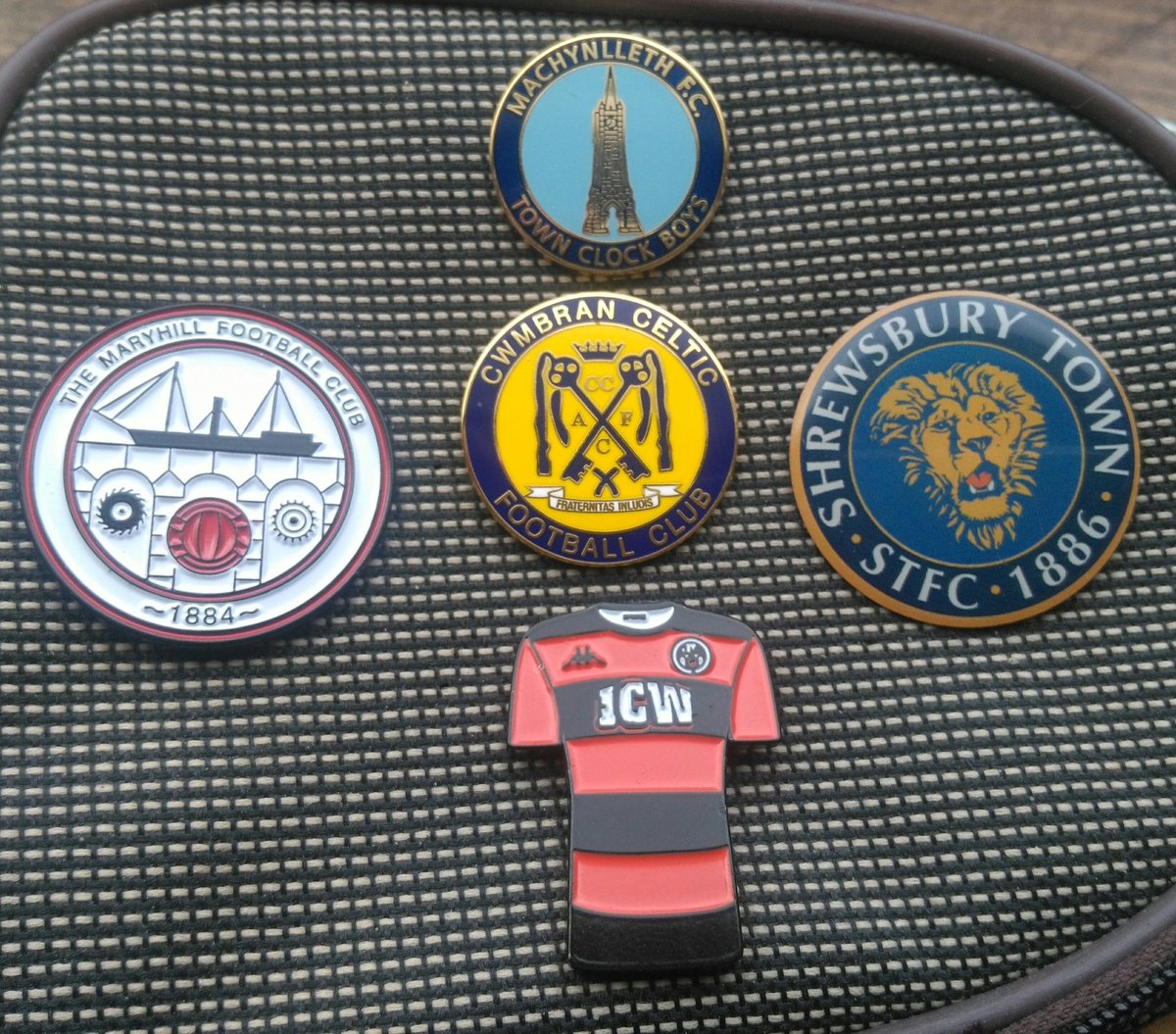 BeardsFitbaBadges tweet media