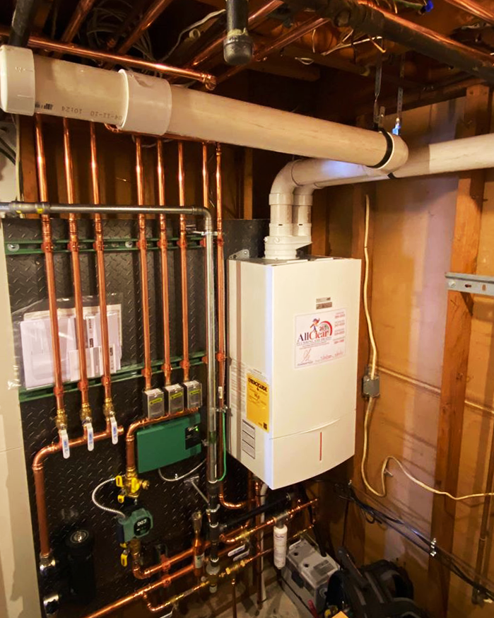 BoschHC_US's tweet photo. Another beautifully done @boschhvac Greenstar #combi from @allclearnj out of Succasunna, NJ. Very lucky customer saving space and improving efficiency with this compact and reliable system. Enjoy the holiday weekend! #ABCoftheWeek #boiler #plumbing #plumbinglife #heating https://t.co/0DvIyKFGO5