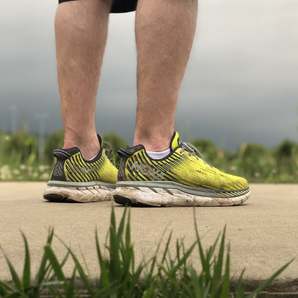 What do you do when you retire a shoe? I like to drop fresh insoles in my faves and use them for walks on my rest days. Here are my @HOKAONEONE Clifton 5’s from my walk today. #running