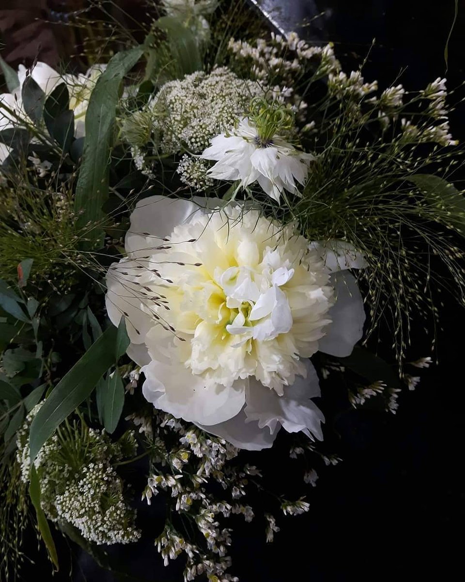 LHBC_Lorient's tweet photo. Cette semaine les pivoines sont à l'honneur chez notre partenaire @villaflorale Lorient 

N'hésitez pas à préciser que vous venez de la part du Lorient Handball Club 😉
#soutenonsnospartenaires https://t.co/vkJgYuhAyD