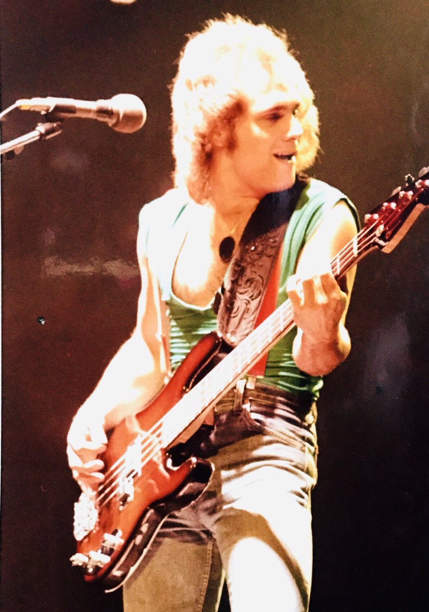 Wanted to give the great Michael Anthony a moment in the spotlight - captured live at St. Louis’ Checkerdome on 28 April 1979 - on the Van Halen II tour - via the 📷 of @tom_effinger