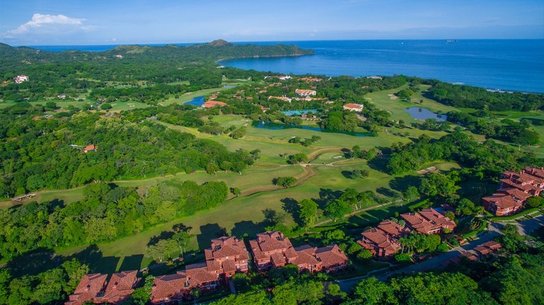 IIHCR's tweet photo. With #4beds l #4baths, this town home is located in one of the most beautiful, exclusive communities in Guanacaste; on the 3rd hole of the #RobertTrentJonesJr. in #ReservaConchal. 

Currently listed at $549,900.  info@investinhappinesscr.com #costaricarealestate #iihcr https://t.co/bxDm28NTjr