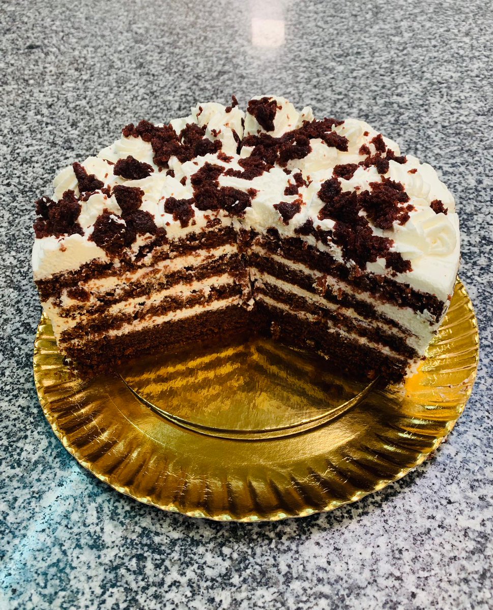DecoGalletas's tweet photo. Seguimos endulzando! Tarta Red Velvet para llevar a casa con total tranquilidad por porciones. https://t.co/pmpNy6JGFF