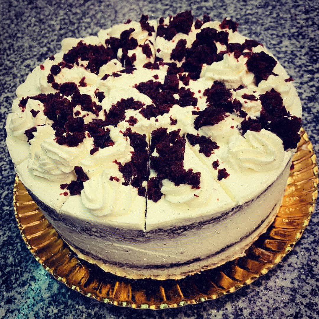 DecoGalletas's tweet photo. Seguimos endulzando! Tarta Red Velvet para llevar a casa con total tranquilidad por porciones. https://t.co/pmpNy6JGFF