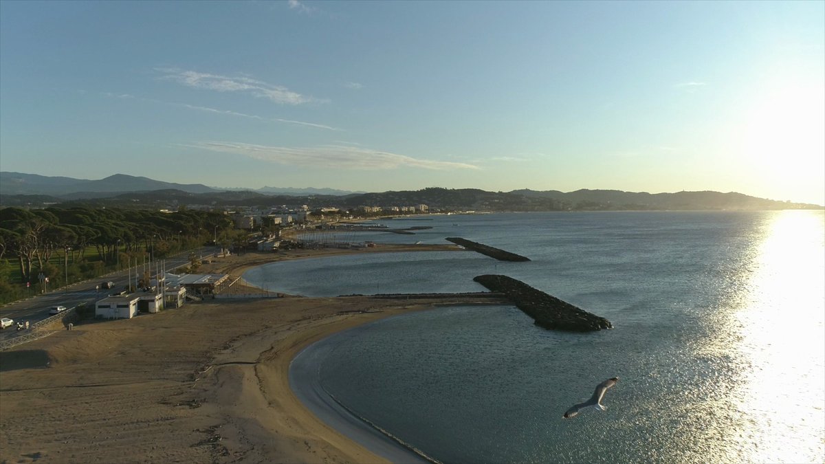HYPERIAFilmsFR's tweet photo. 🎥🌴🌞 During the #lockdown I had the opportunity to direct this video for @MandelieuVille: https://t.co/EyYtG1nDeA

Directors/Editors: Youcef Mahmoudi, July Allard 
Drone Photography: @B6drone
Sound Mix: Todd Warren

#MandelieuLaNapoule #FrenchRiviera #LockdownEnd #thankyou https://t.co/yqiF52VgG0