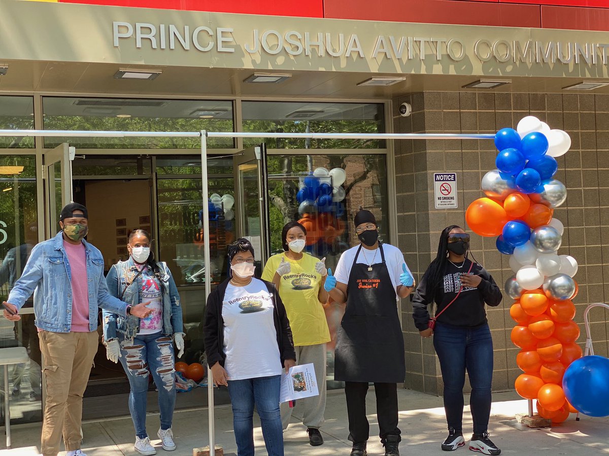 ReentryRocks's tweet photo. Yesterday we fed 450 people!! 
In partnership with @NYPDnews, East NY CPP, and the PJA community center we provided 450 free @justsoulnyc meals and free masks to the East New York, Bklyn community! 
It was truly incredible ✨ https://t.co/QX6VpoZsiC