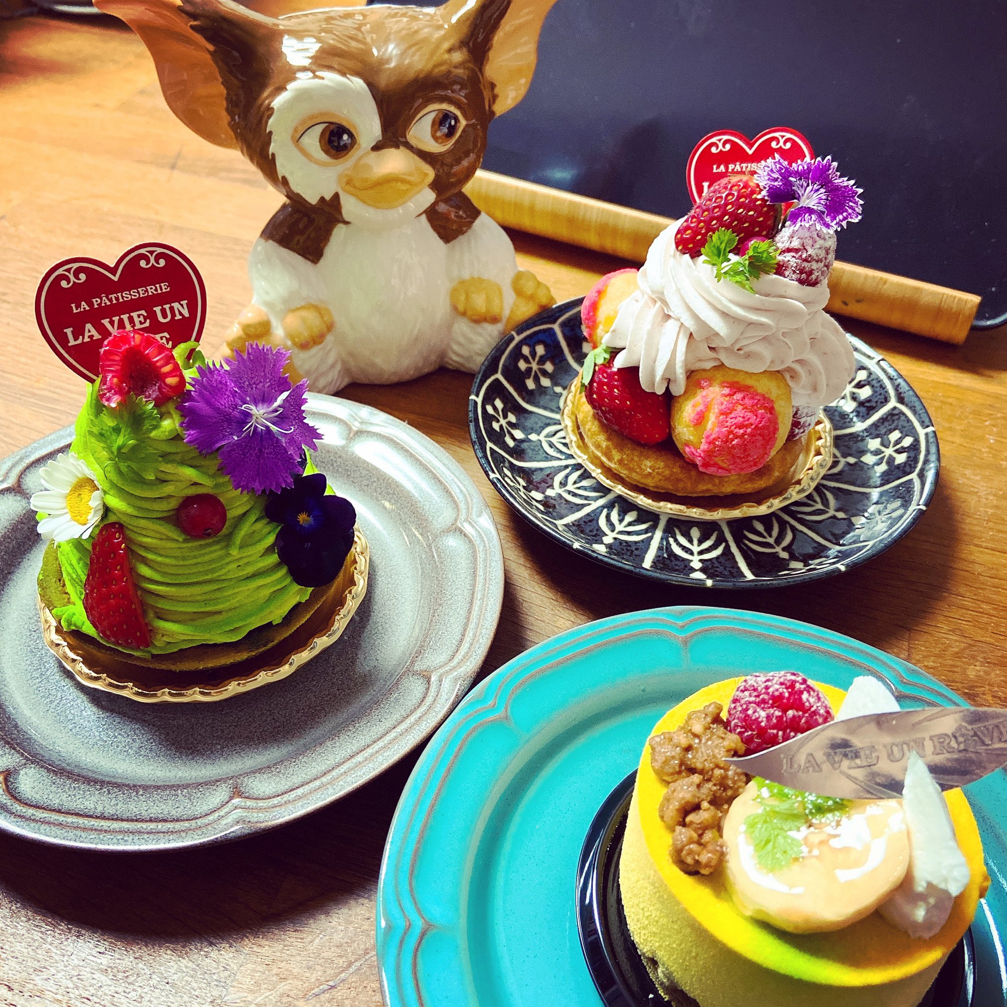 チヨコ タカハシユリ No Twitter 友達にlineのビデオ通話でリモート誕生日会開いてもらった ケーキも3種食べたし 誕生日プレゼントでもらったギズモの貯金箱はかわいいしで満足 T Co Kwjlxc1rv9 Twitter