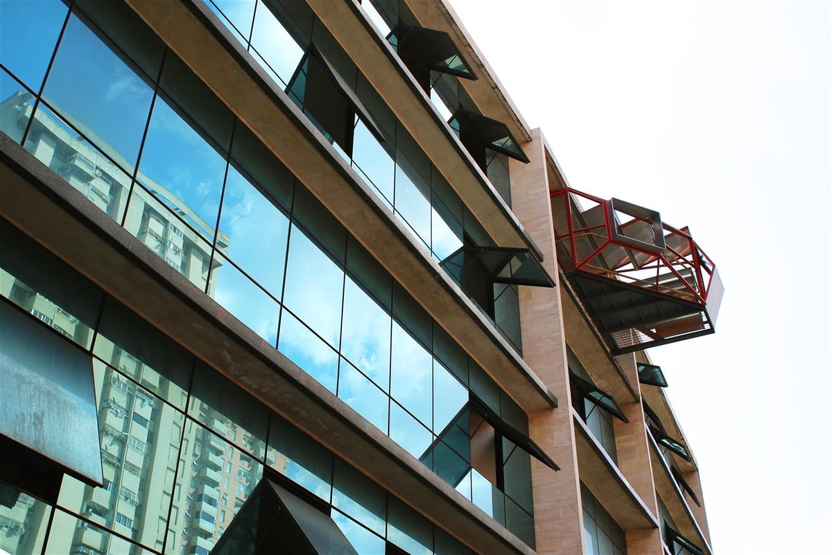 It seems the world is rushing to return to ‘normality’, but cities as we know them will have to change first.. Remedying Our Cities Amidst a Crisis. Marcos Coronel at <a href="/UrbanistOrg/">The Urbanist</a> 
theurbanist.org/2020/05/21/rem…