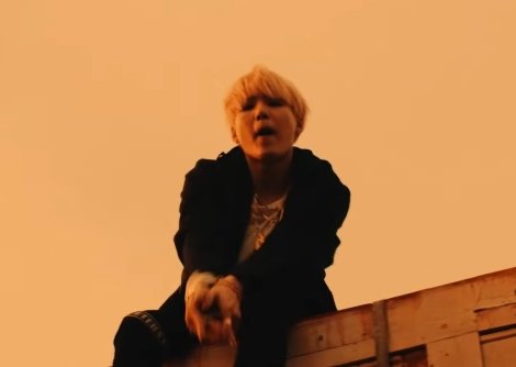  #AGUSTD2 | daechwita - both continuation and parallel of "AGUST D".• the king is seated on the throne (at the top) at the beginning of daechwita/ agust d is tied up• agust d is at the top of the truck / the slave kills the king to show his superiority
