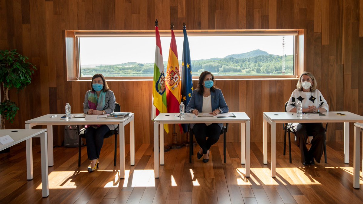 Hoy hemos presentado el Proyecto para la desescalada rural. Iniciativa pionera y muy bien acogida por el mundo rural, que suscita el interés del Gob de España <a href="/lariojaorg/">Gobierno de La Rioja</a>