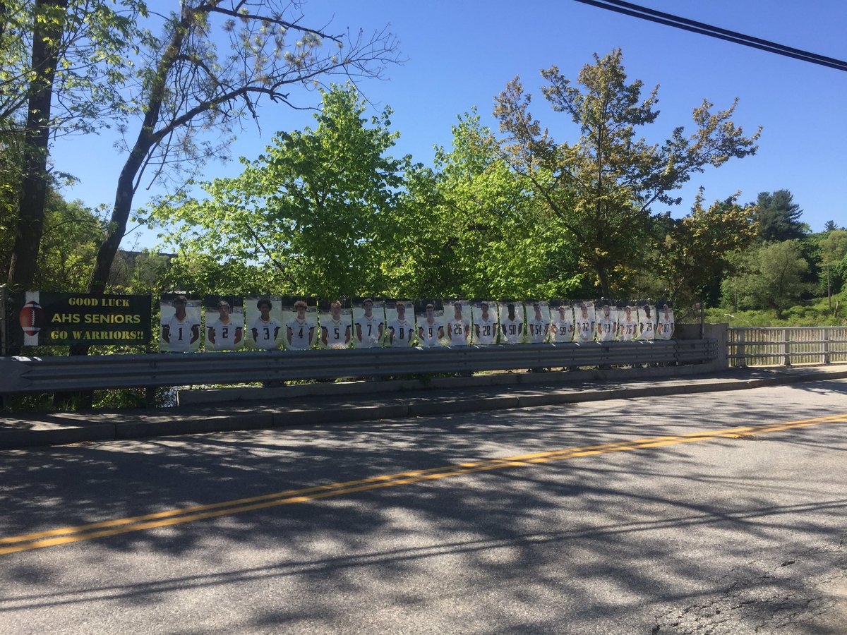 AHSFtball's tweet photo. Stevens Street Bridge decked out for the Class of 2020 Seniors Last Lap!! @AndoverWarriors @AndoverPS @pjfarnham46 @Andover_HS @TheJungleAHS https://t.co/MRKKIxdjRH