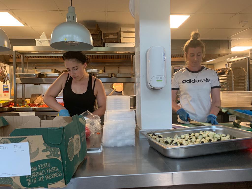 londonirish's tweet image. 📰 | #PoweringTheNHS Week 8️⃣ Review:

Eight weeks into the #PoweringTheNHS campaign and with another 5,000 meals delivered this week, the overall total has reached just under 37,000 🙌

Read what volunteers Paula and Jodi say about being part of it 👉 bit.ly/2ZrIACJ