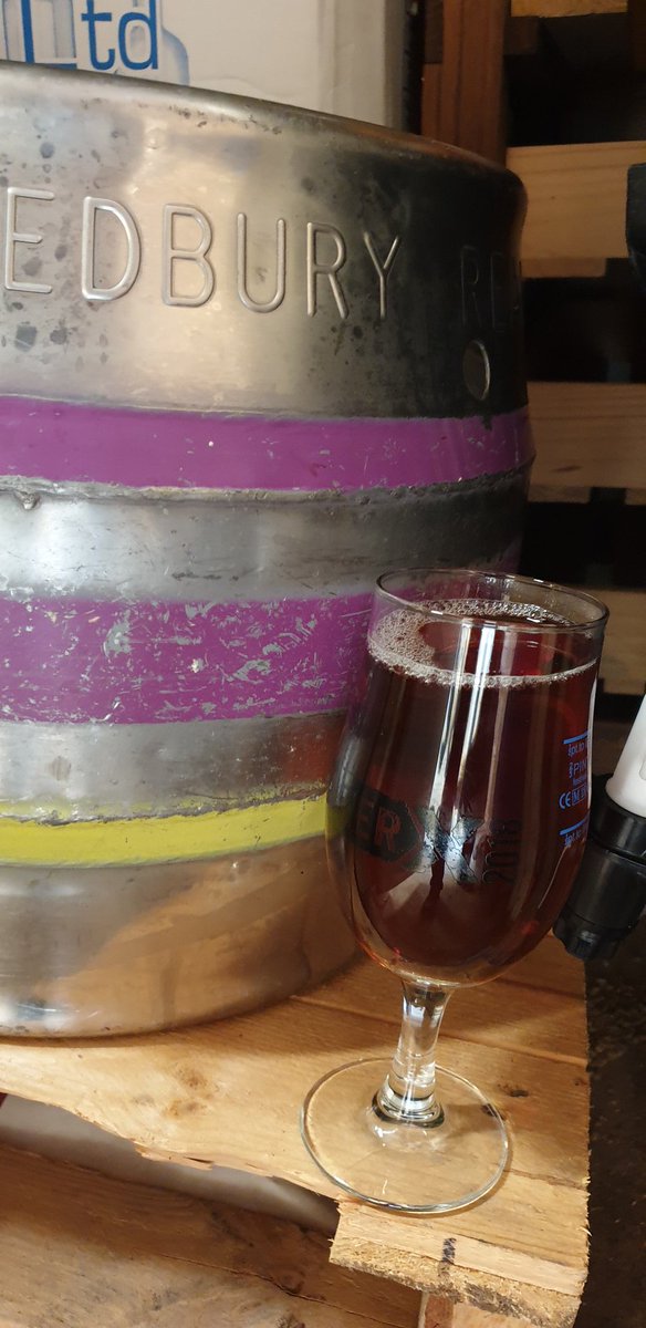bbsjk9's tweet photo. Patience is a virtue I don't possess. Swift half to check it's dropping bright nicely @ledburyrealales https://t.co/f93kmgF5mV