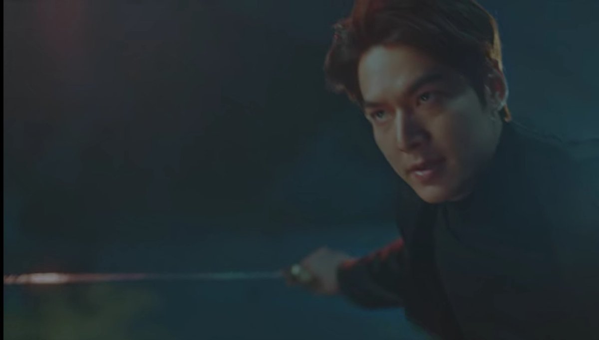 Jade_rabbit0909's tweet photo. "Protect her! She's the future Queen of the Kingdom of Corea!"

-King Lee Gon 

The OST gave me goosebumps when Lee Gon draws his sword to protect her woman 😭

This episode 🙌 #TheKingEternalMonach https://t.co/nm92rYBnF8