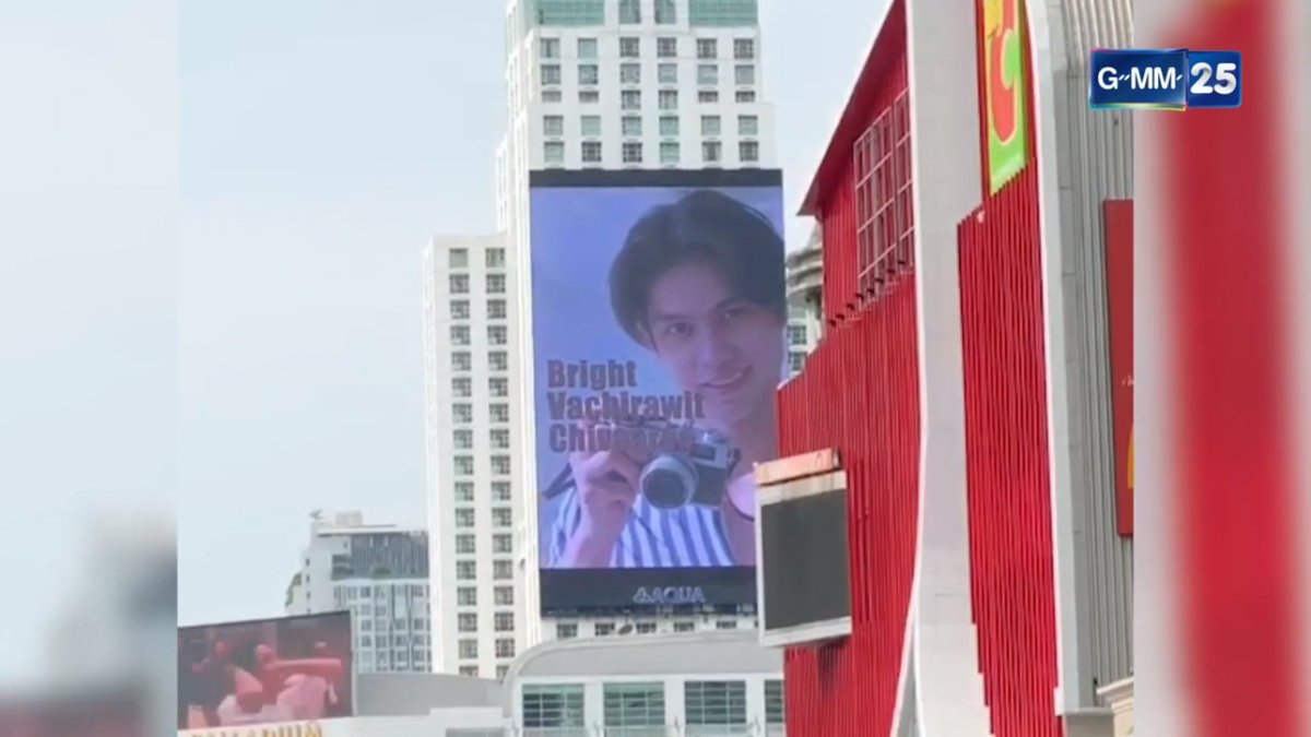 tbppvc's tweet image. ไม่เคยมีใครเอาดอกไม้มารับที่สนามบิน ตัดภาพมาตอนนี้ครองเมืองแล้วจ้า #โตแล้วรีรันEP5 #bbrightvc