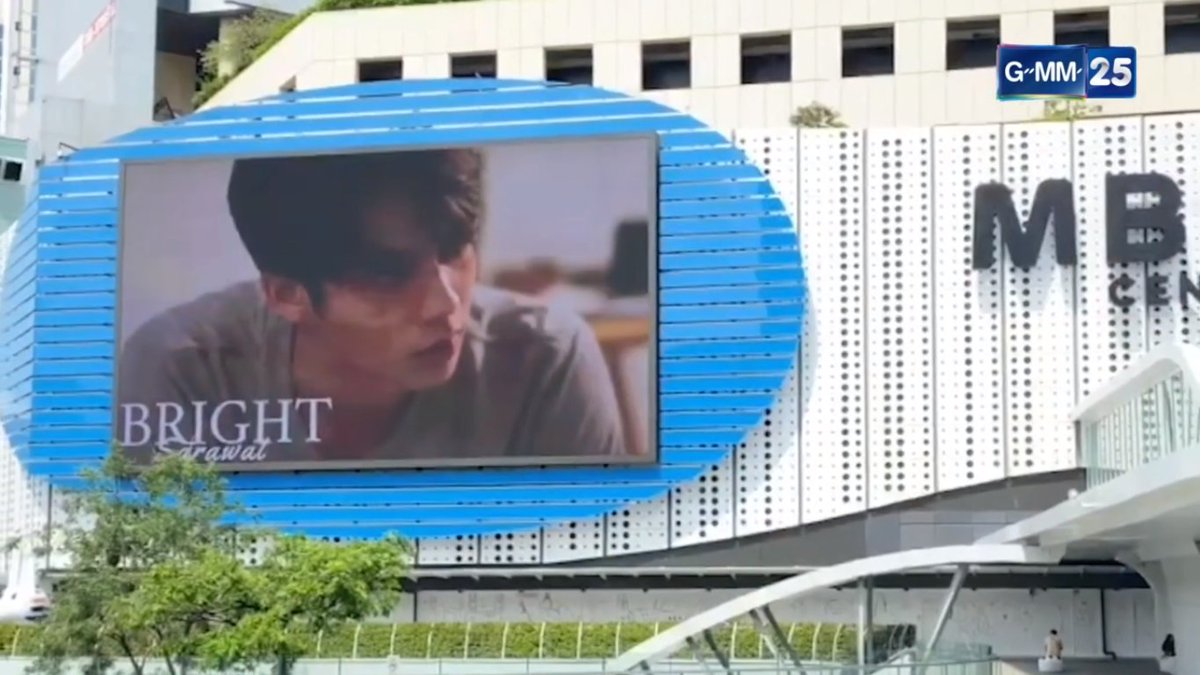 tbppvc's tweet image. ไม่เคยมีใครเอาดอกไม้มารับที่สนามบิน ตัดภาพมาตอนนี้ครองเมืองแล้วจ้า #โตแล้วรีรันEP5 #bbrightvc