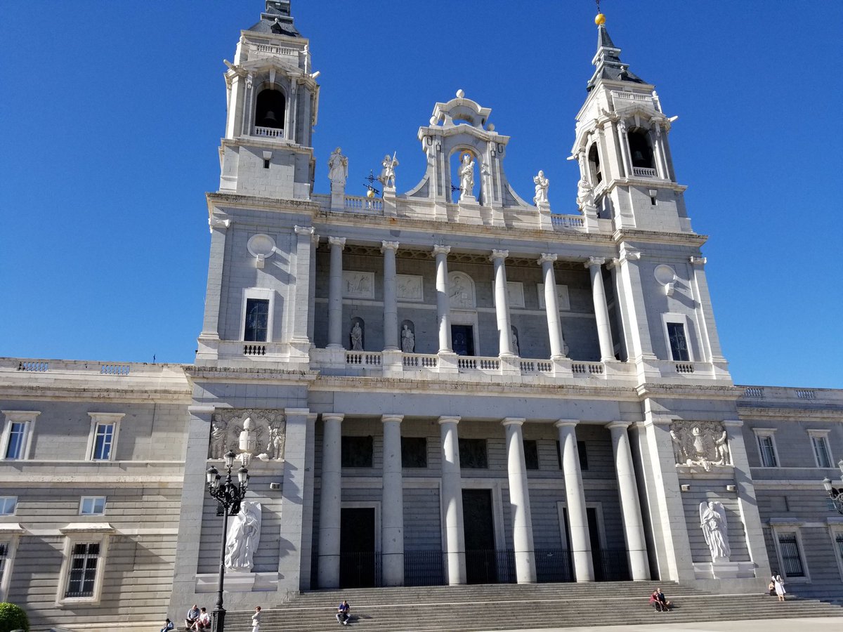 sowewander's tweet photo. Happy #FlashbackFriday 😊 Here are some photos of where we were headed this time last year. #Barcelona #Madrid #FlashbackFridayz https://t.co/8Tbpnkn14X