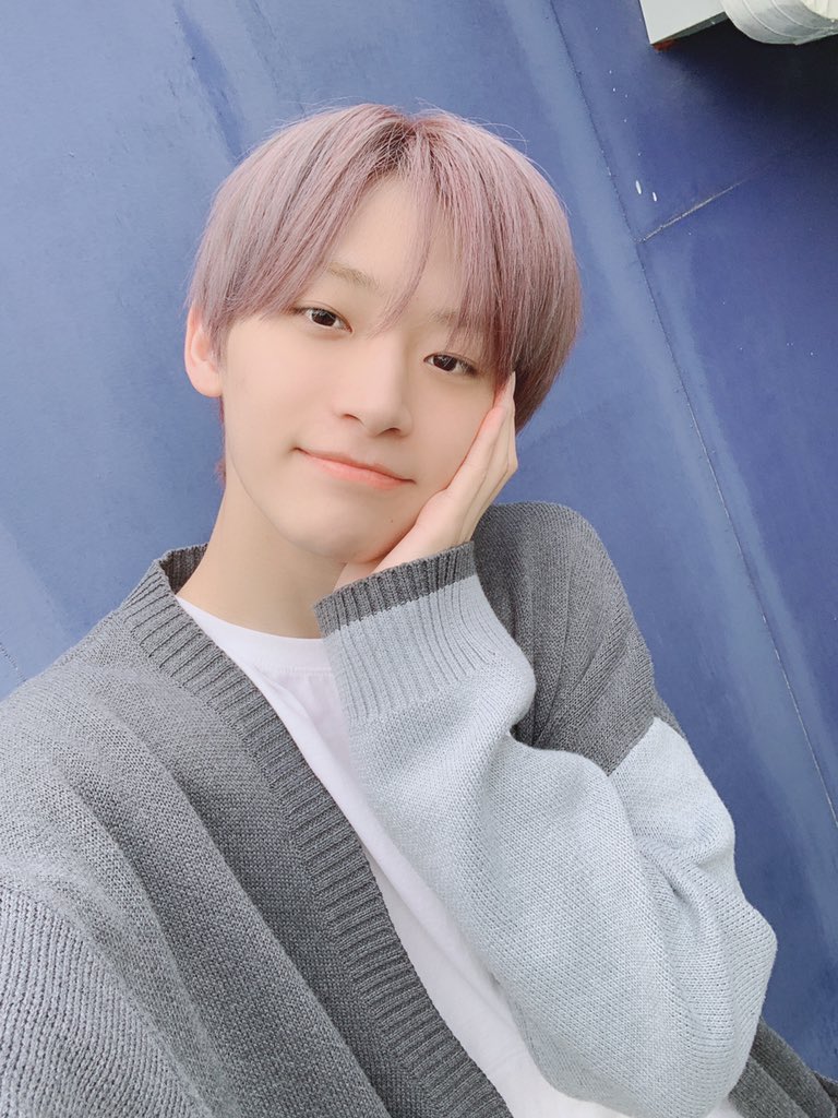 CRAVITY_twt's tweet photo. 러비티~❤️ 오늘 하루도 수고했어요!!잘자용 굿나잇~ 정모꿈 크래비티꿈 꾸시길 기도할게요😎
#크래비티 #정모 #생얼모 #꿈모 #굿나잇 https://t.co/doLANcFp9I