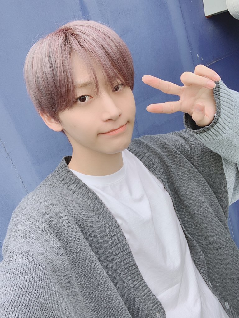 CRAVITY_twt's tweet photo. 러비티~❤️ 오늘 하루도 수고했어요!!잘자용 굿나잇~ 정모꿈 크래비티꿈 꾸시길 기도할게요😎
#크래비티 #정모 #생얼모 #꿈모 #굿나잇 https://t.co/doLANcFp9I