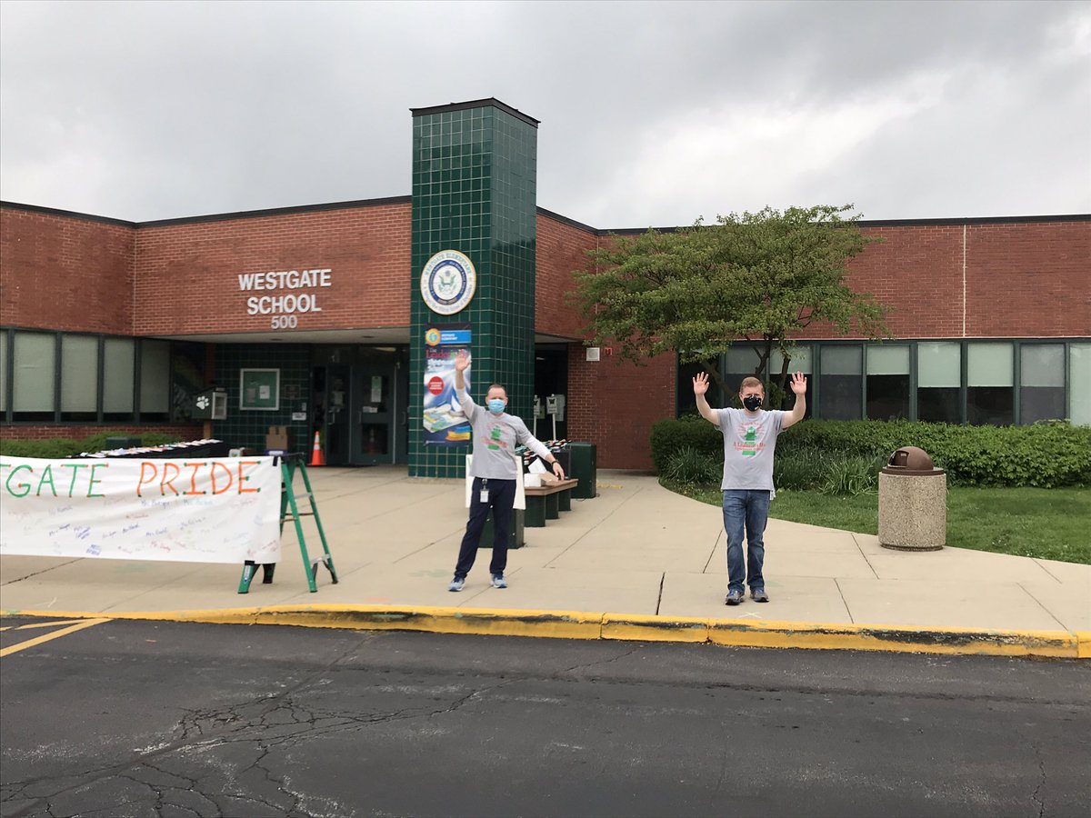 lynnszabo's tweet photo. Thanks to @MrWaltonSD25 and @MartelliD25 for organizing this parade @AHSD25Westgate #wgleads https://t.co/RqaATmy8We