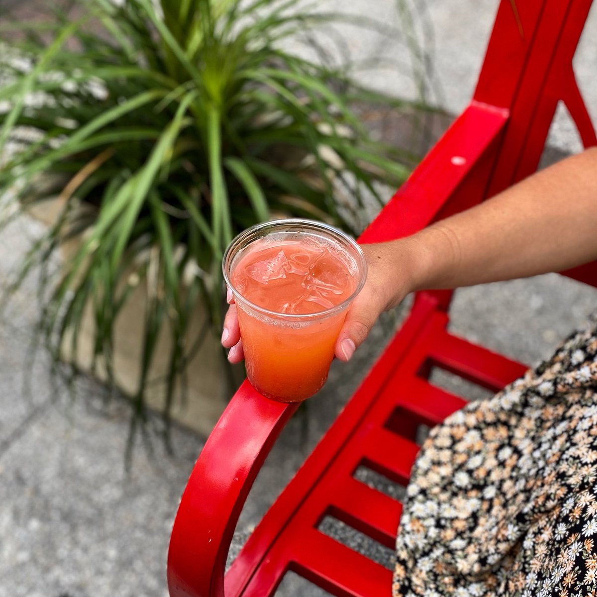 ForgottenTonic's tweet photo. Cheers to the weekend!
Our ever popular strawberry daiquiri is back. Made with freshly blended strawberries, lime juice and Caribbean rums, perfect for these sunny humid days. 
🍓🍋🍹🕶☀️ https://t.co/0Pzgcxm1cD