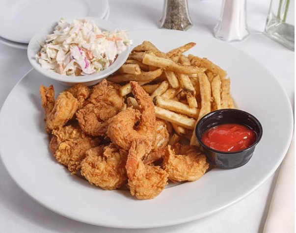 sav_riverhouse's tweet photo. Happy Fry•day ! 
Come start your Memorial Day weekend the right way with some of our tasty Fried Shrimp 🍤 
•
•
•
#SAV #riverstreet #friedshrimp #MemorialDay #weekend #supportlocal https://t.co/KQaKgNZa59