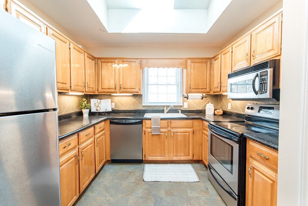 ArcaProperty's tweet photo. What are your thoughts of this kitchen design? Do you like the skylight? Is it too closed in? Do you prefer a more open concept type?
Comment Below!!!!
#arcapropertymanagement #kitchen #kitchendesign #skylight
#designconcepts #rustic #rustickitchens #clean #interior #design https://t.co/zLlwEhzdqx