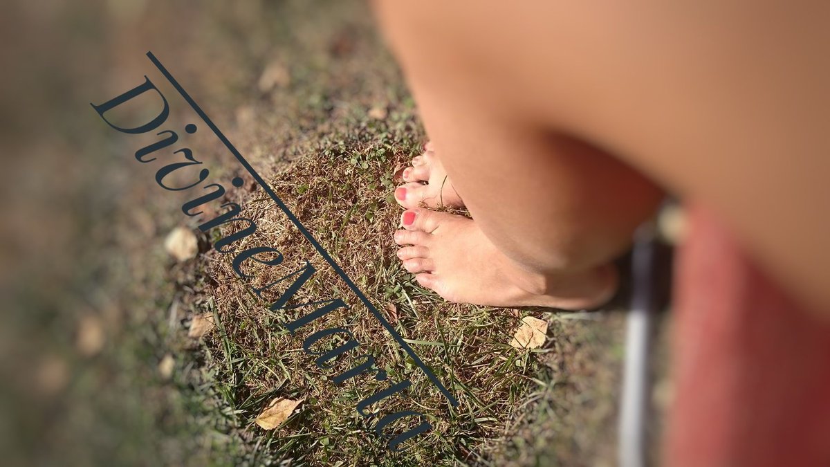 DivineMarta's tweet photo. Wylizalbys co psie po całym dniu 😈😈najpierw 📩🛐💸

#findom #feet #loser #paypig
@rt_feet @RTPromoWorld @RT4feet @slavekane @rtfindom https://t.co/gxoYCTT8YS