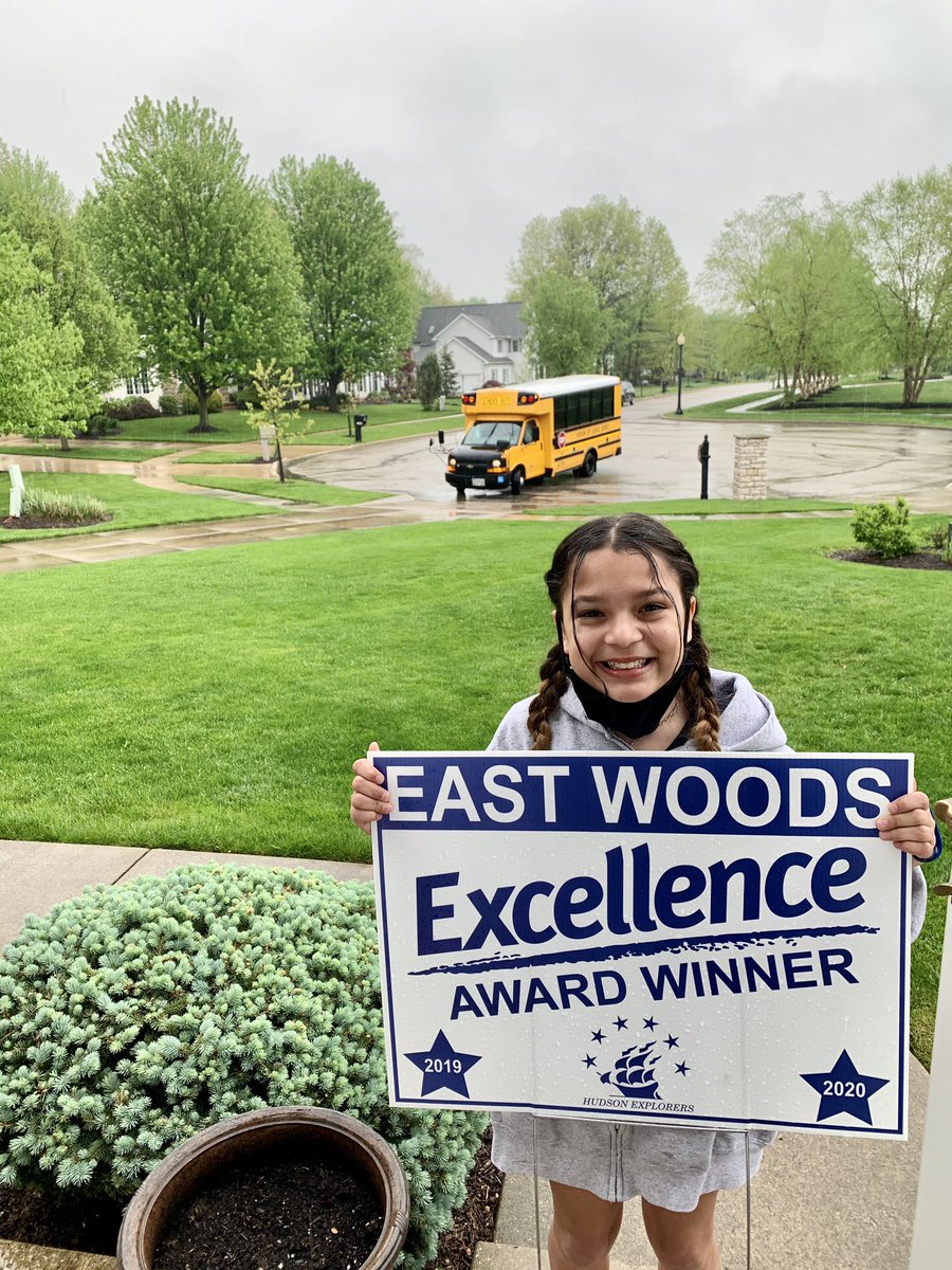 sam_maniar's tweet image. What a special surprise on the last day of school! Thank you, @mjsedlak &amp;amp; @JeffMorris_1734 #EastWoodsPride @hudsonohschools