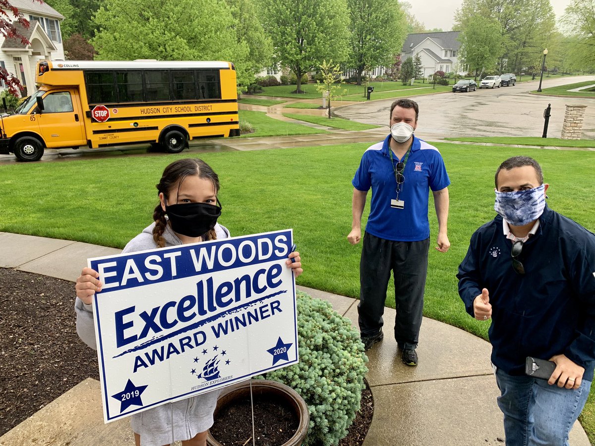 sam_maniar's tweet image. What a special surprise on the last day of school! Thank you, @mjsedlak &amp;amp; @JeffMorris_1734 #EastWoodsPride @hudsonohschools