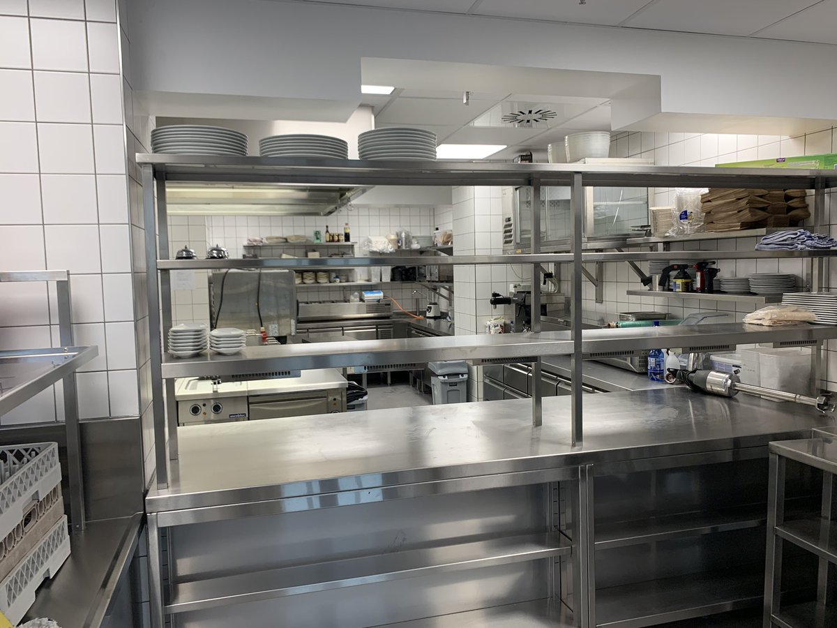 JoergEHaas's tweet photo. #Rohmühle Update: Unser Küchenchef hat sich seinen Traum erfüllt und seine Küche gebaut. Diese ist toll geworden. Nächste Woche wird eingekocht. #invitegroup #bonnerbogen https://t.co/ceSvgP0cWX