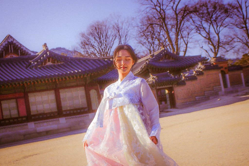 silvermemi's tweet photo. 경복궁에서 찍은 사진
#경복궁 #Gyeongbokgung #스냅사진 #사진보정 #아이폰사진 #겨울스냅  #한복사진 #감성사진 https://t.co/QmrKsAz6M1