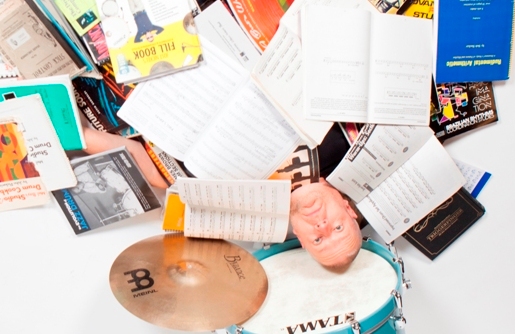 Met de tiende editie van ons Van-De-Nood-Een-Deugd-Weekendpakket sluiten we deze mooie serie af. Geniet nog 1 weekend van dit pakket met nieuwe inspiratie, lesmateriaal, nostalgische terugblikken, mooie drumvideo's en een volkomen zinloze funvideo. bit.ly/3bWYWG9