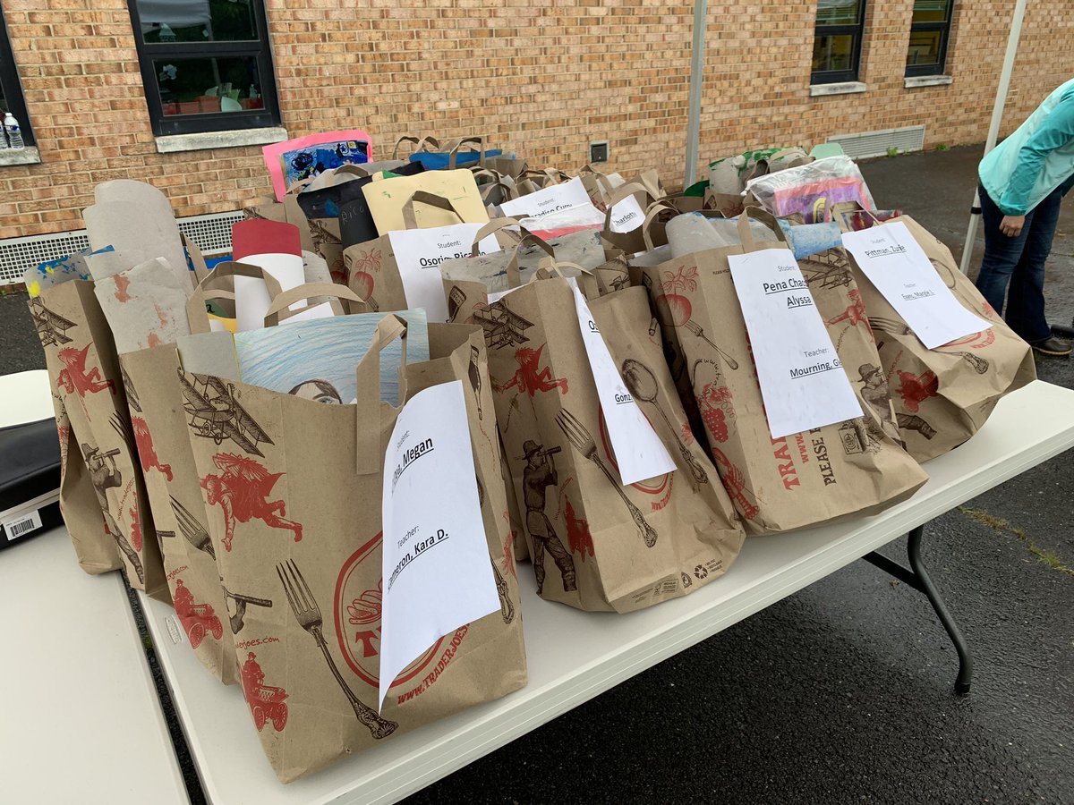 Principal_TimS's tweet photo. Fort Hunt staff tackle logistics and weather for curbside pick up of student possessions.  Thank you Fort Hunt staff! https://t.co/7vIE3sQcS9