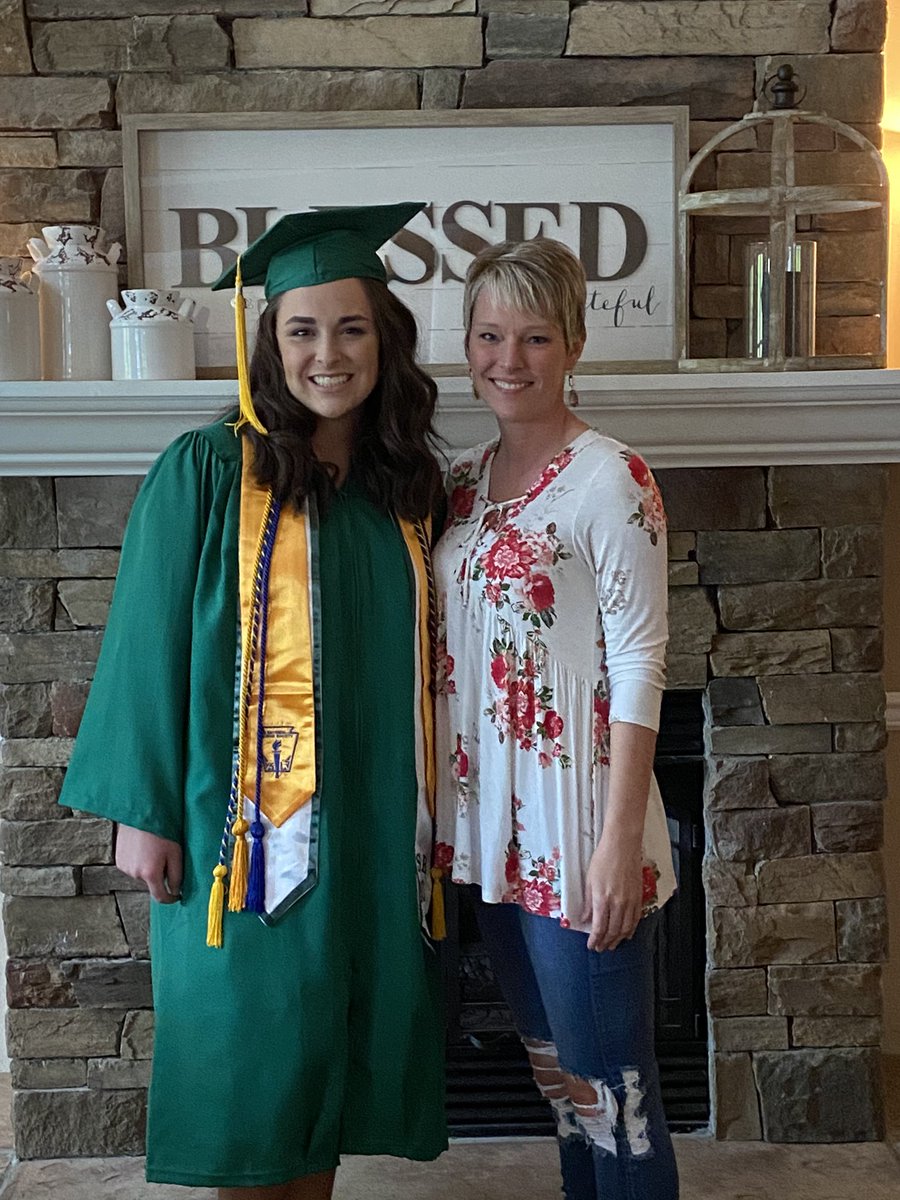 JSB_Odum's tweet photo. Grad pics 🎓 https://t.co/63pu0iidAz