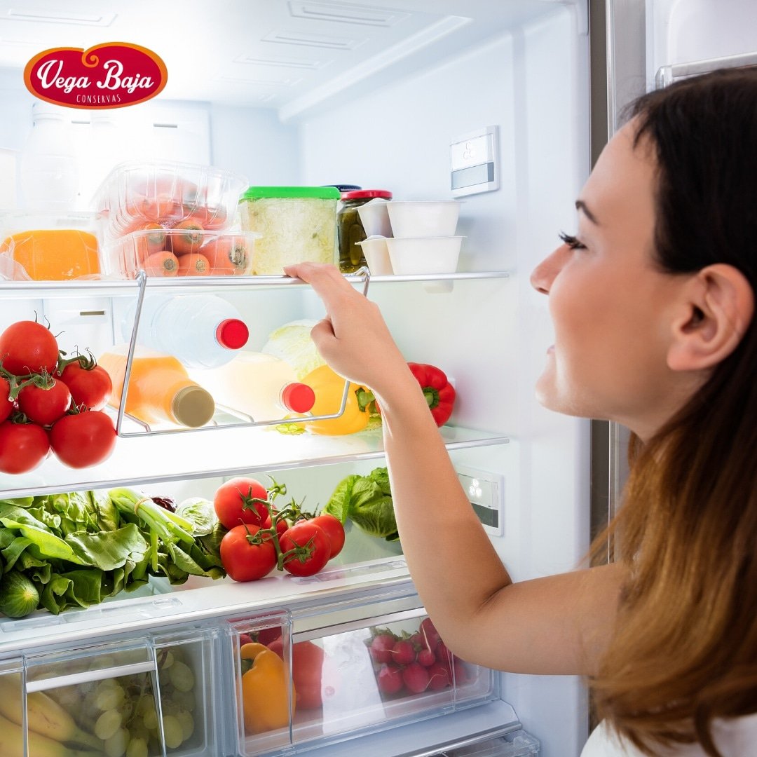 Seguro que lo habrás pensado más de una vez...¿guardaré bien los alimentos en la nevera? Te damos, en nuestro #Blog, unos sencillos consejos con los que podrás ahorrar espacio y dinero. ¡Feliz Finde! #Conservas #SinGluten conservasvegabaja.com/alimentos-neve…