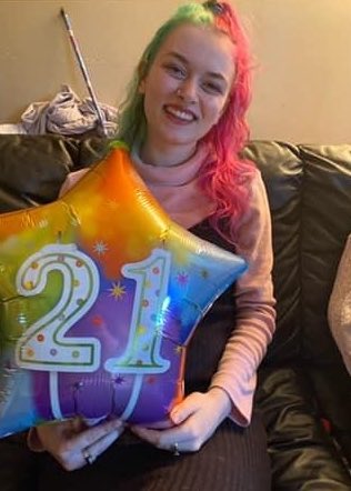 Jazzisaflower's tweet photo. Then vs now (10 year difference) who is sheee. Truth is I remember that birthday from 10 yrs ago so clearly and idk why it’s engraved in my mind. Also why my ears look so big? https://t.co/OshJZDBbAj