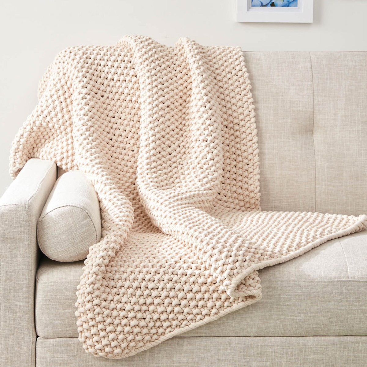 mooglyblog's tweet photo. The Bernat Seed Stitch Throw is perfect for beginners, using only the most basic of stitches - and the result is gorgeous! ♥ Get the free pattern (and order the yarn!) at https://t.co/hvR0N07077 #knitting @Yarnspirations1 #freepatterns #netflixandknit https://t.co/P101rko3d8