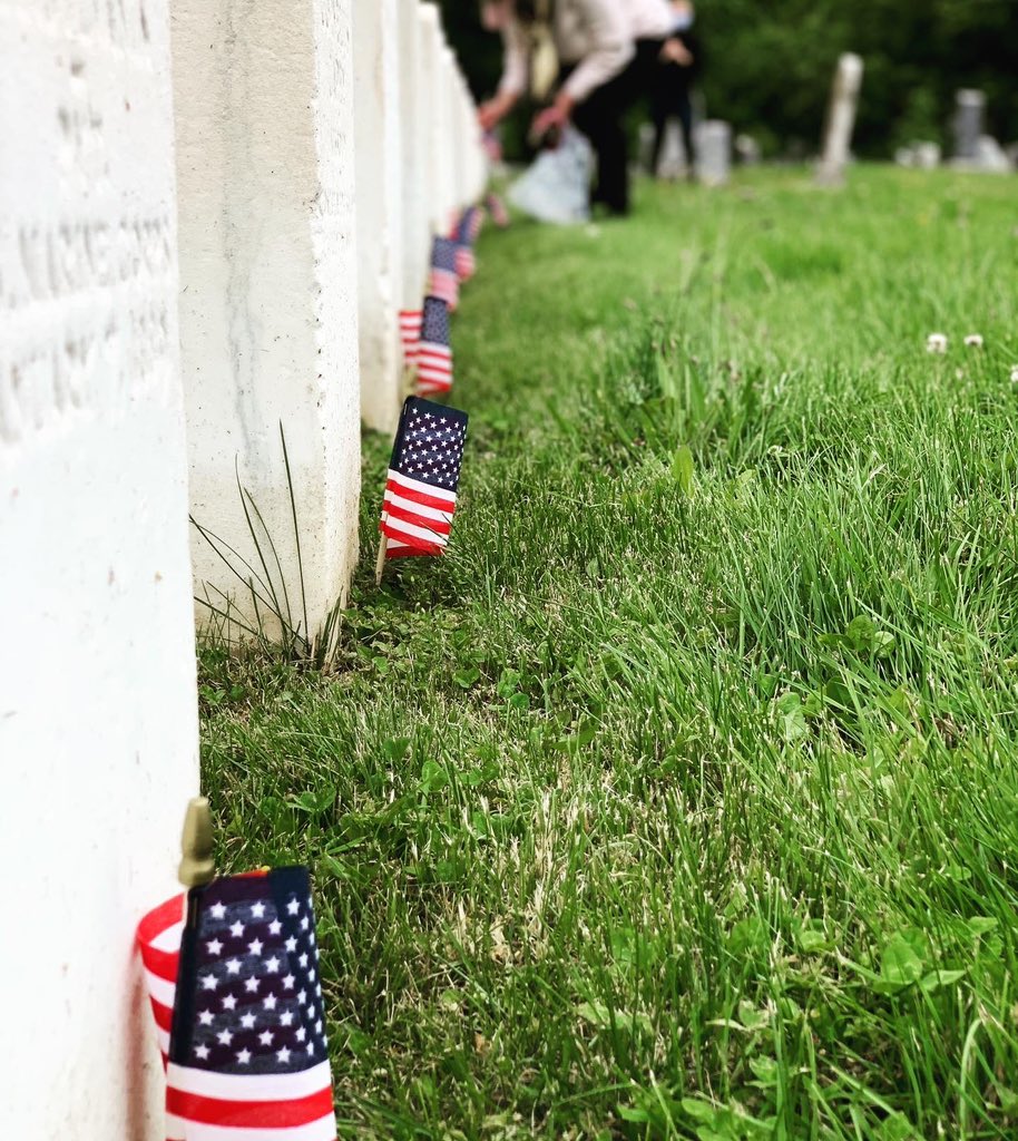 DARCapitol's tweet photo. Yesterday, Capitol Daughters gathered at Congressional Cemetery (socially-distanced &amp; masked) to place flags on the graves of veterans. This Memorial Day weekend we hold in our hearts those patriots who sacrificed their lives to ensure our freedoms. #todaysDAR https://t.co/tTdQfJo6dH