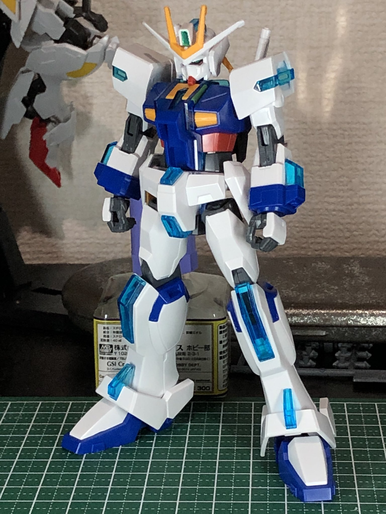 まる エクストリームガンダム改造中 太ももをhgceストライクのものと交換して股関節をボールジョイントから軸関節に変更 あと好みでアンテナの位置をほんの少し下げてます 胴体が太めなのをどうごまかそうかなぁ おやすみなさい ガンプラ T