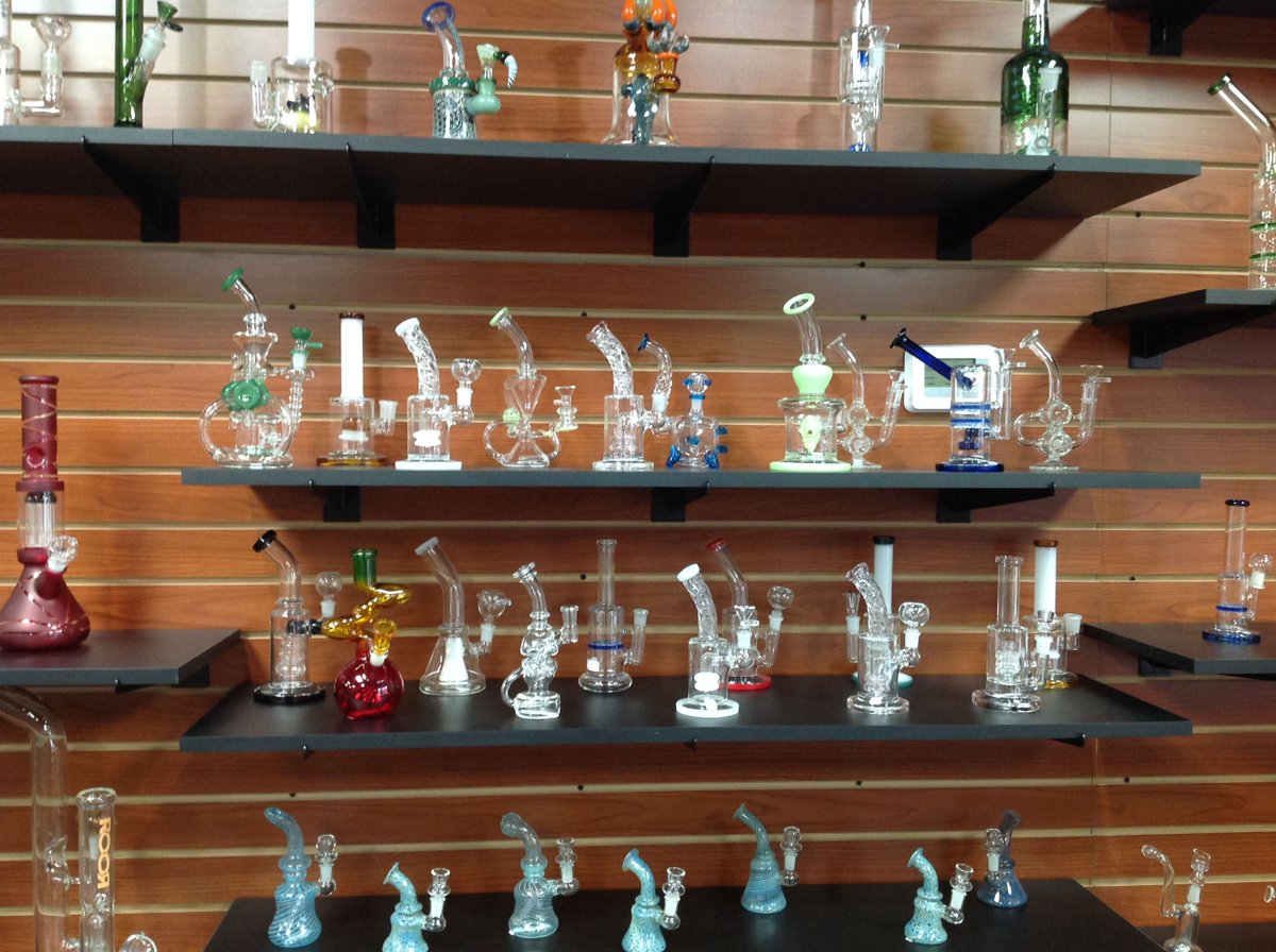 2StepsHigher's tweet image. Hope everyone is staying safe and healthy as well as relaxing through these crazy times. #naturalrelaxation #rollingloud #waterpipes #Cheechpipes #headshop #smokeshop #organichemp #masksforsale #handsanitizer #perks #dabcity